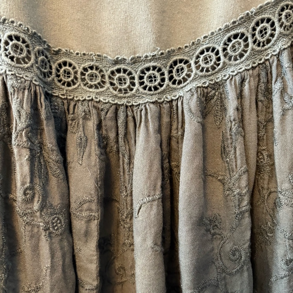 Free People gray embroidered crochet lace floral bohemian blouse top size small - Picture 15 of 16